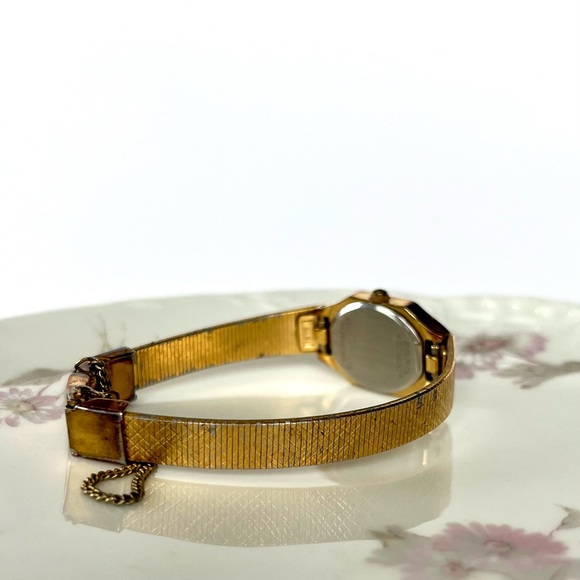 Vintage 80s P4 Bulova Gold Tone Womens Diamond Accent Quartz Watch - Picture 3 of 8